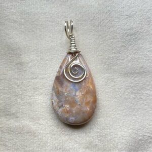 Cream Polished Agate w/ Silver Swirl Bail Necklace Pendant